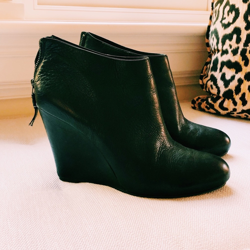 DKNY Runway- Full grain leather wedge heels